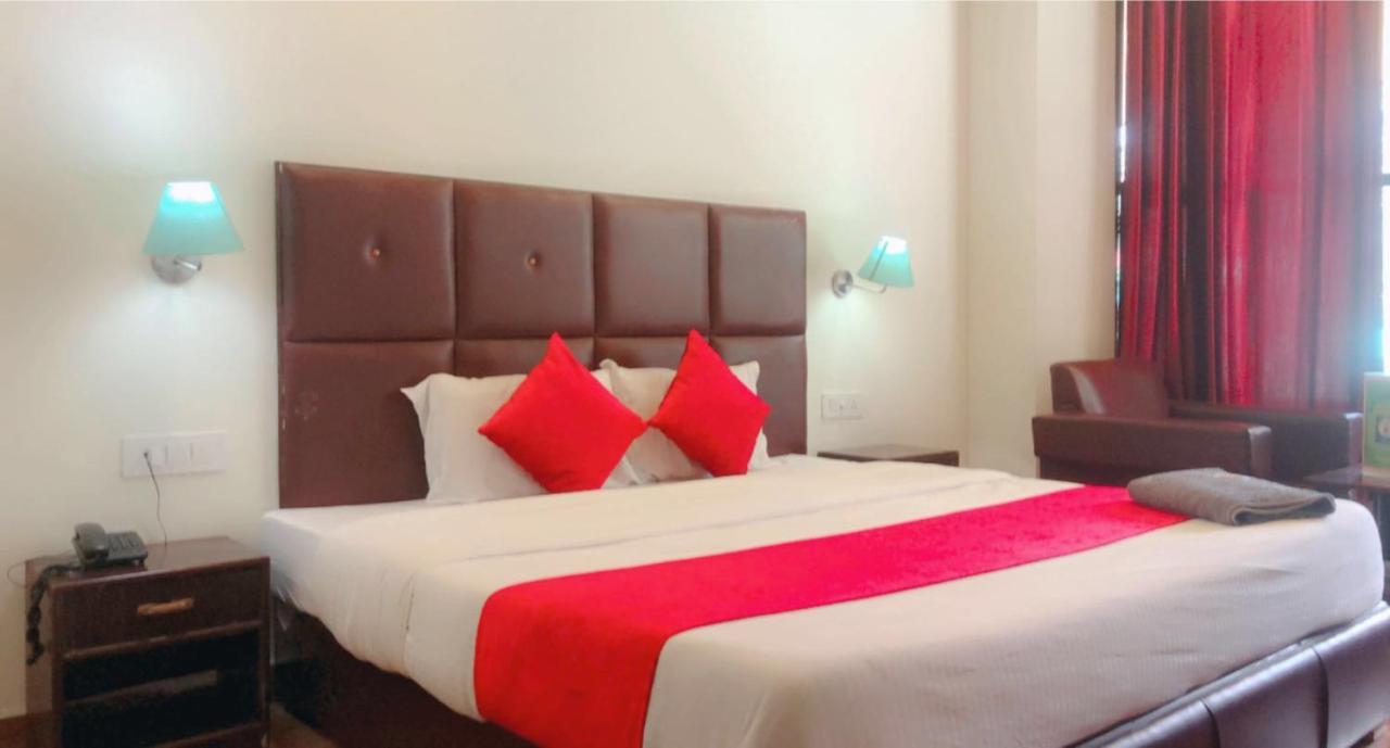Hotel Hadimba - In City Center Manāli Buitenkant foto